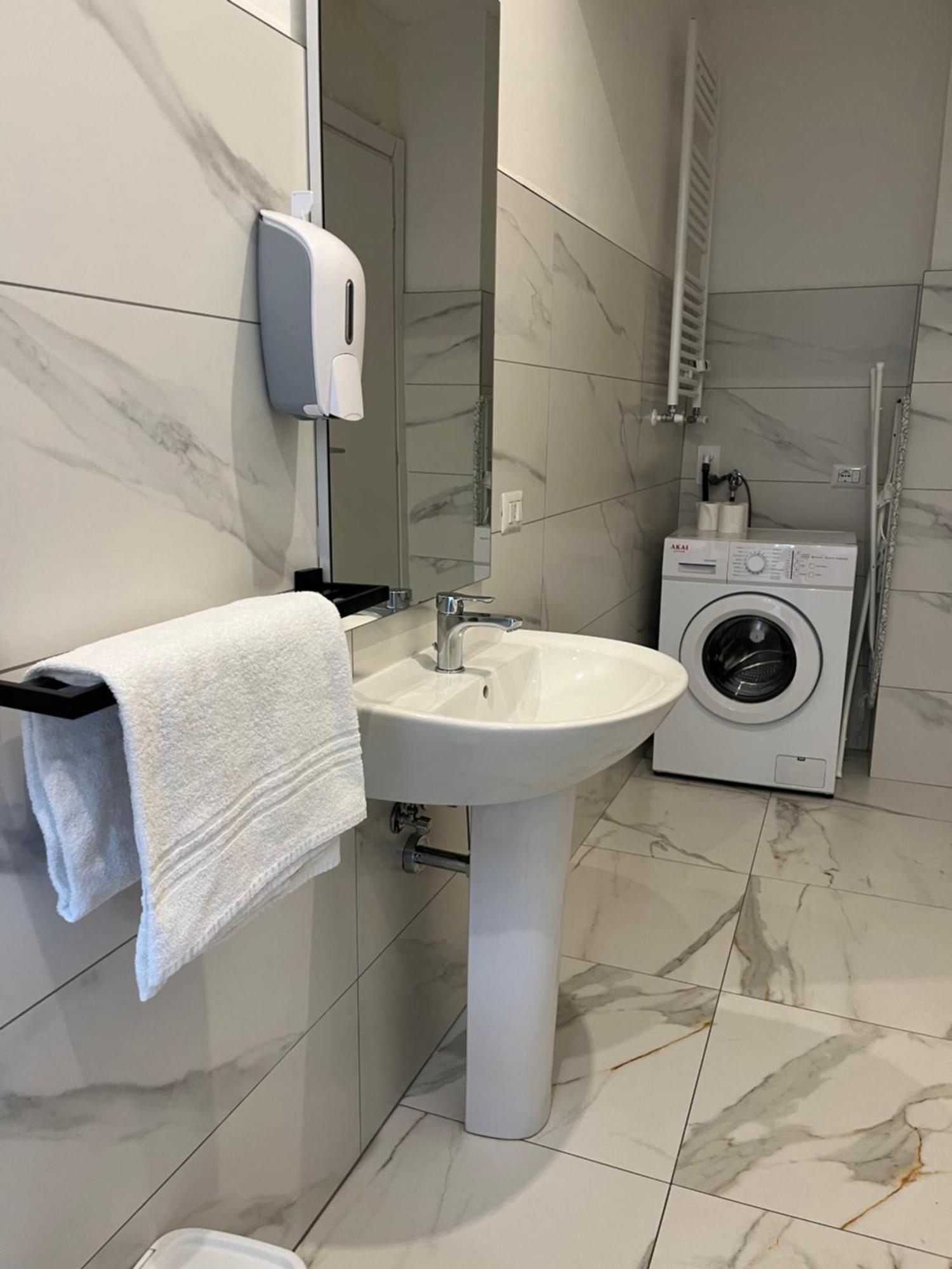 Jcube Apartments Bocconi Milano Екстериор снимка